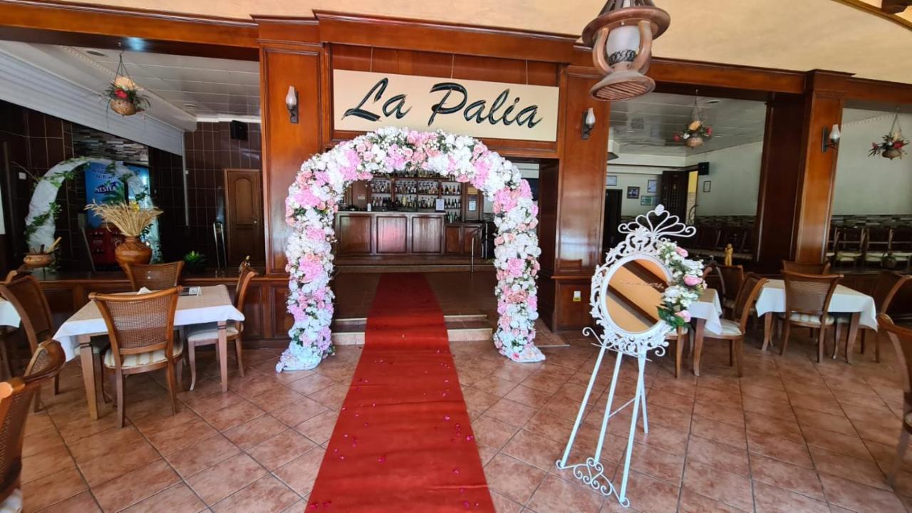 Pensiunea La Palia Iasi Ngoại thất bức ảnh